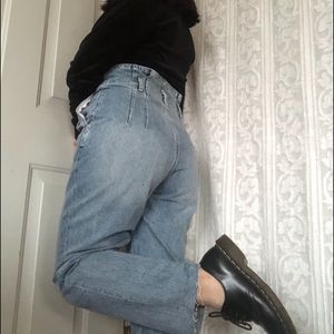 Abercrombie & Fitch mom jeans